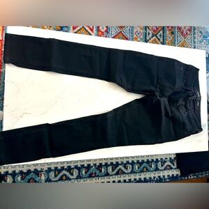 Never worn! Old Navy Mid-Rise Pop Icon Skinny Jeans Size 10